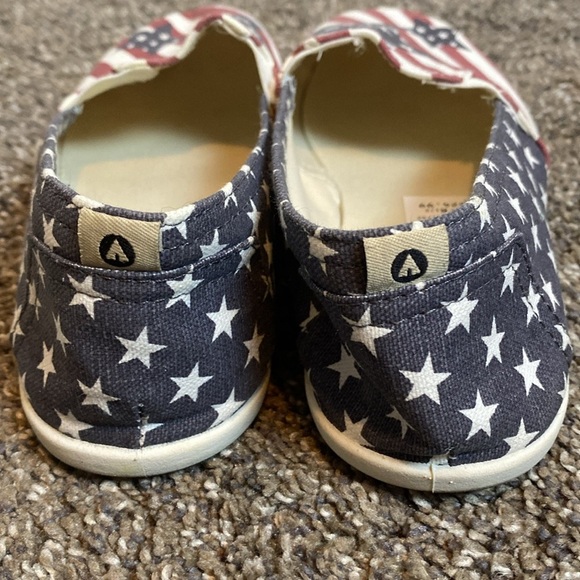 Air Walk Stars & Stripes Patriotic Red White & Blue Slip On Canvas Shoes Sz 8.5 - Picture 7 of 10